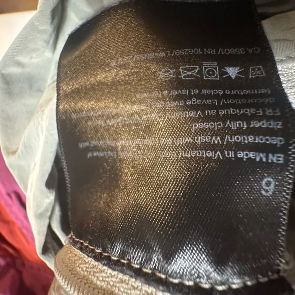 Lululemon EVERGREEN ANORAK size 6/ *Price to Reflect Condition* - Picture 12 of 12